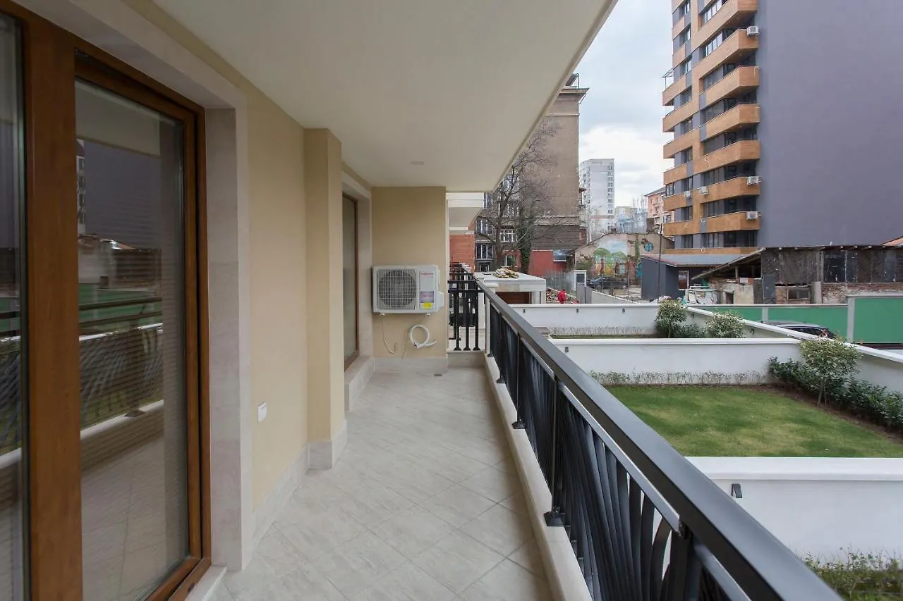 Aparthotel Modern And Bright Apartments Near Center - Free Parking Sofia